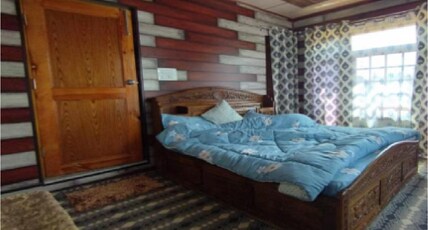 Water Vibe Homestay Srinagar Room Type - Deluxe Double Room Water Vibe Homestay Srinagar Room Type - Deluxe Double Room
