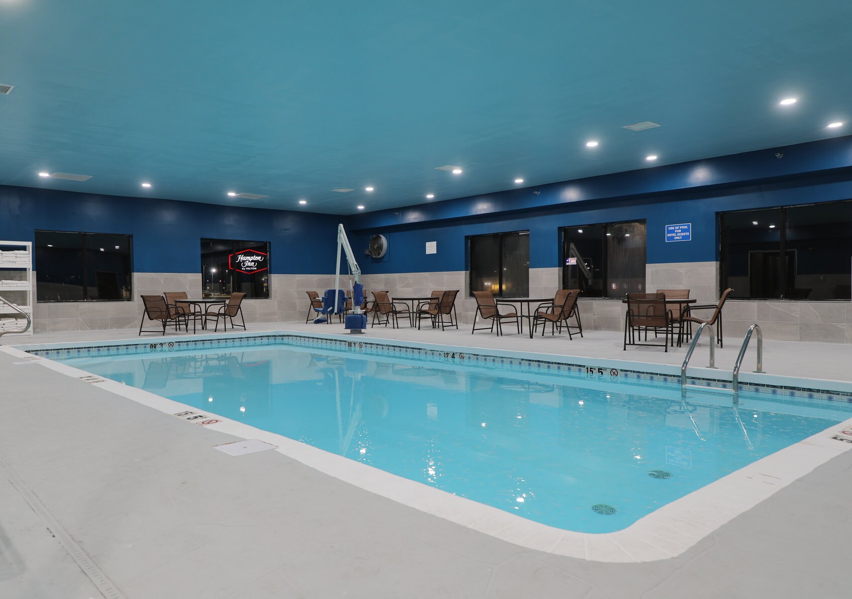 Hampton Inn by Hilton Hutchinson - Tap to explore photos