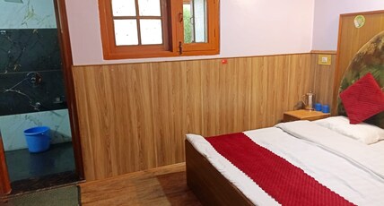 Ainoor Cottage | A Minute Walk to Dal Lake Room Type - Standard Room 2