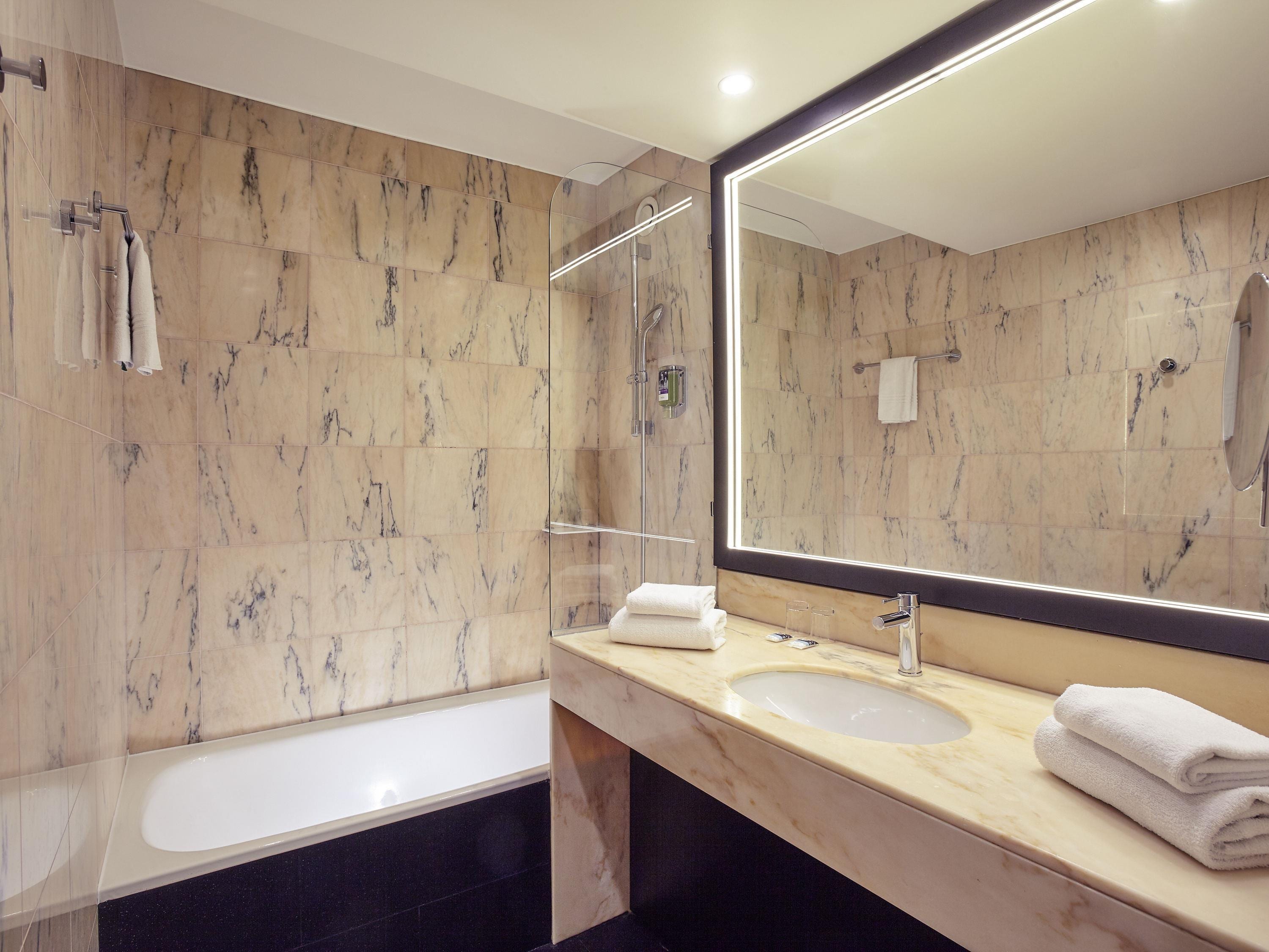 Mercure Paris Saint-Ouen - Tap to explore photos