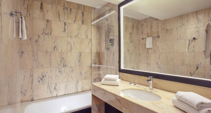 Mercure Paris Saint-Ouen Room Type - Superior Room with twin beds