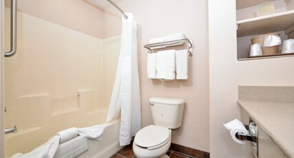 Holiday Inn Express & Suites KINGMAN Room Type - 2 Queen Suite