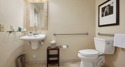 Hilton Raleigh North Hills Room Type - 1QN MOB HEAR ACC RI SHW