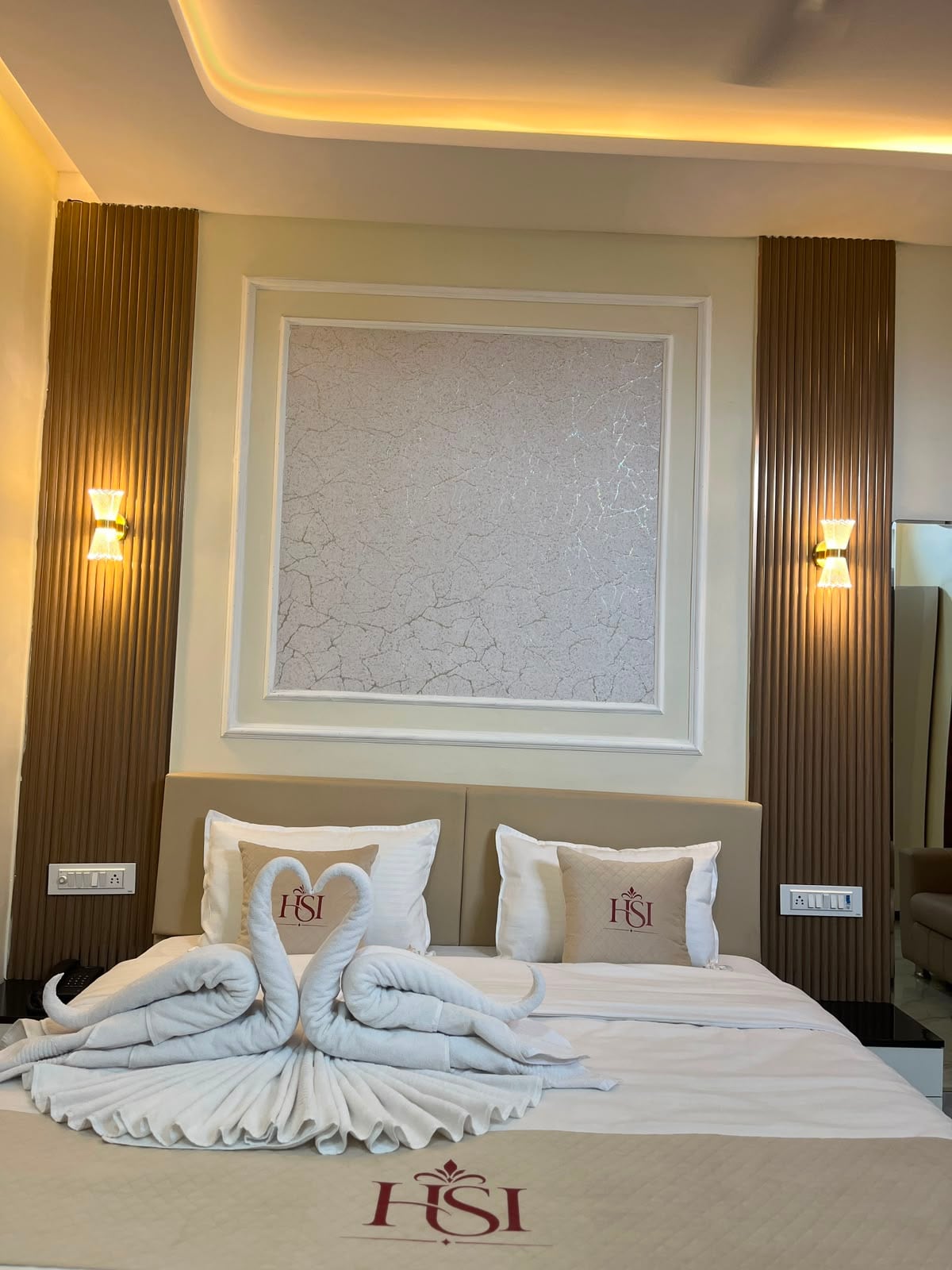 Hotel Shanvi Inn - Tap to explore photos
