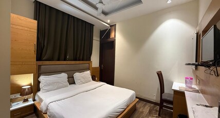 Aaura Graand By White Panda Hotels Room Type - Deluxe Room With Ensuite Bathroom