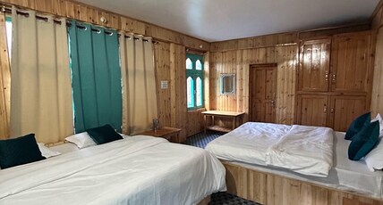 Memooners  Riverside Hotel & Cafe Room Type - Bedroom 1
