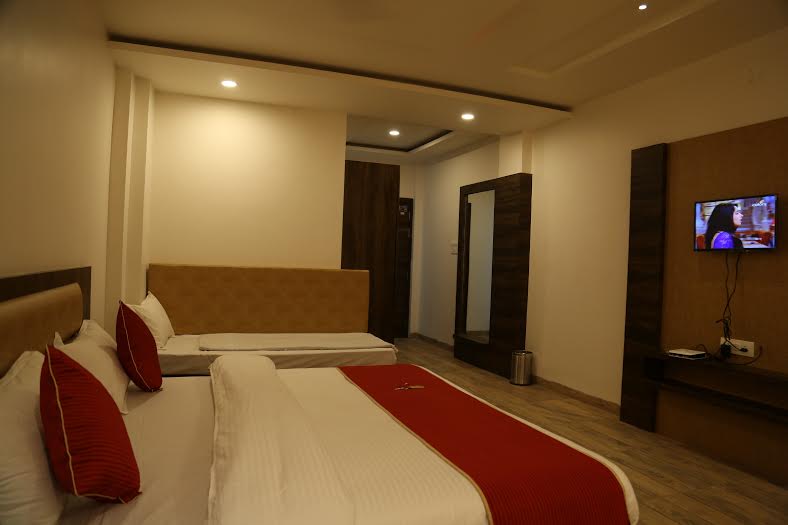 Hotel Shri Vardhan - Tap to explore photos