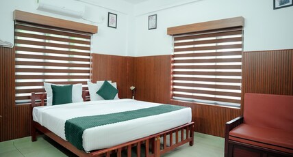 Tree9 Airport Hotel Room Type - Deluxe Tripple AC Room