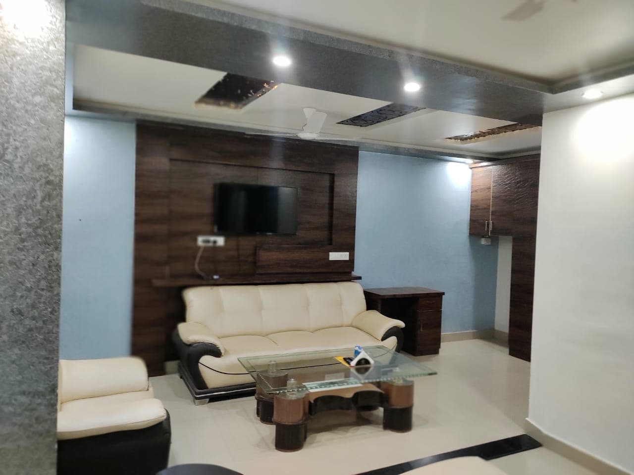 Hotel Mangal Palace - Tap to explore photos