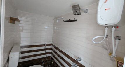 Mahadev Luxury Guest House Room Type - Room no. 8