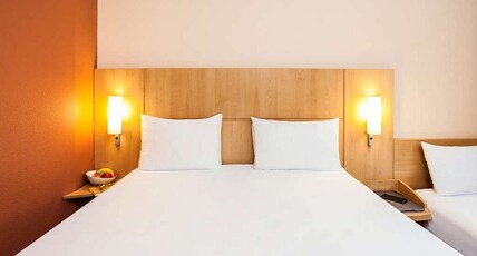 ibis Amsterdam Centre Room Type - Room with 3 Single Size Beds