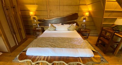 The Divine Hima Hotel | Restaurant & Bar Room Type - Premium Room