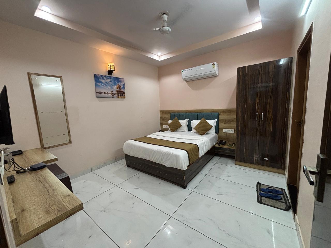 Hotel Narayan Villas - Tap to explore photos