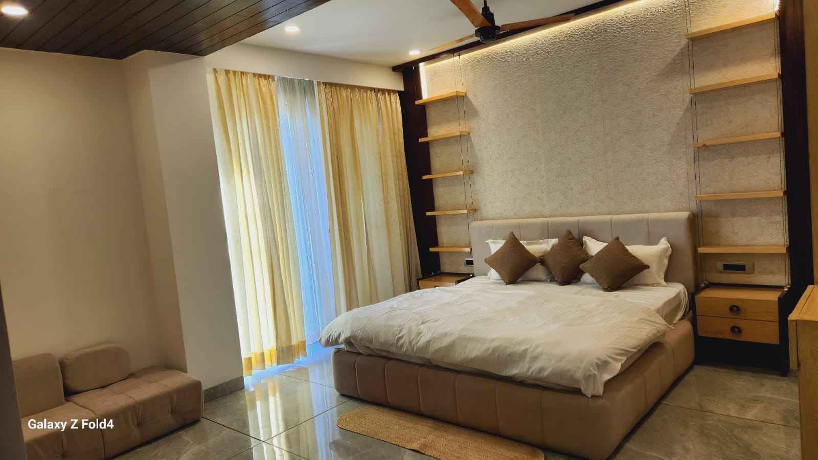 Luxestays - Tap to explore photos