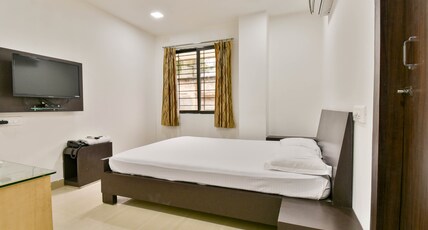 Hotel Amaravati Room Type - Deluxe