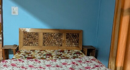 Alpine Homes  Woodhouse   Cafe Room Type - Budget room with shared washroom