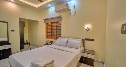 De Waves Room Type - Deluxe Room AC
