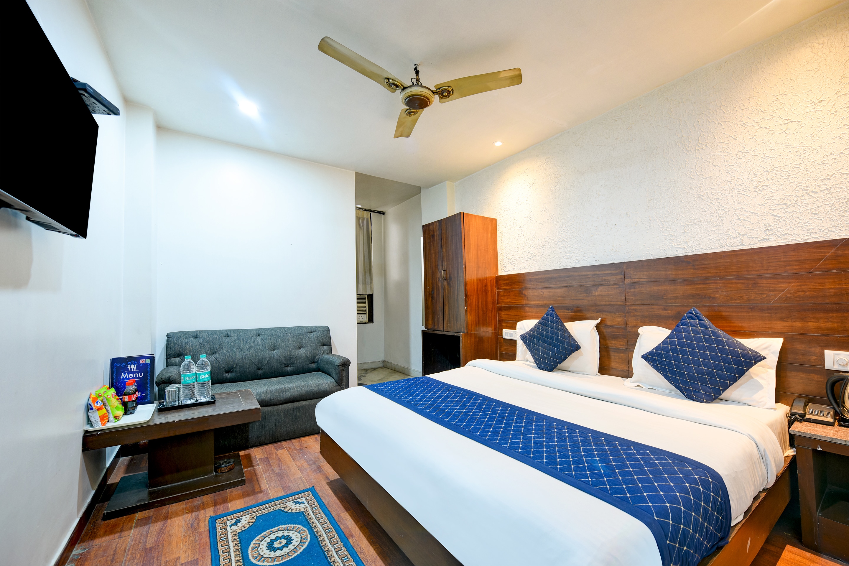 Hotel The Raj -New Delhi Railway Station - Tap to explore photos