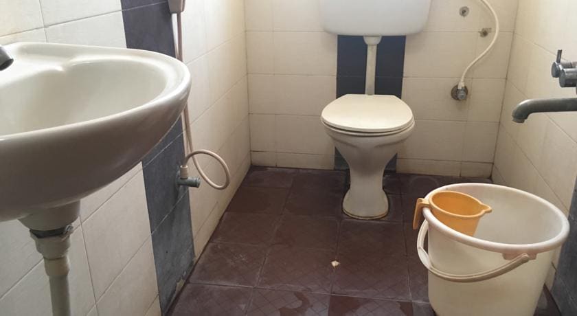 i-ROOMZ Amrutha Residency - Tap to explore photos