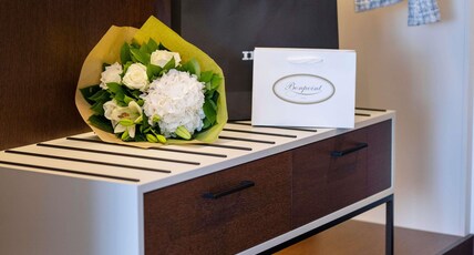 Le Louise Hotel Brussels - MGallery Room Type - Homage Marguerite Yourcenar Suite with king size bed - garden view Le Louise Hotel Brussels - MGallery Room Type - Homage Marguerite Yourcenar Suite with king size bed - garden view
