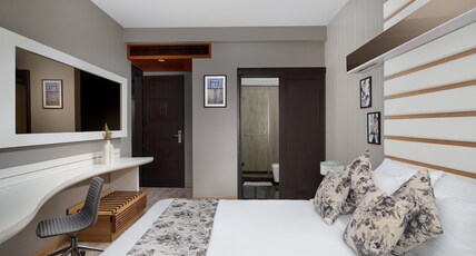 The Atara Near Golf Course Road Room Type - Super Deluxe Room with Balcony