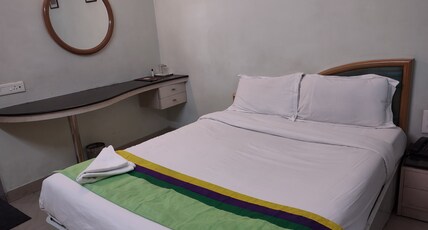 Hotel Dua Continental Room Type - Deluxe Room AC