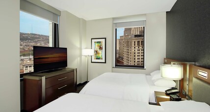 Embassy Suites Pittsburgh-Downtown Room Type - 2 QUEEN STE HEARING ACC