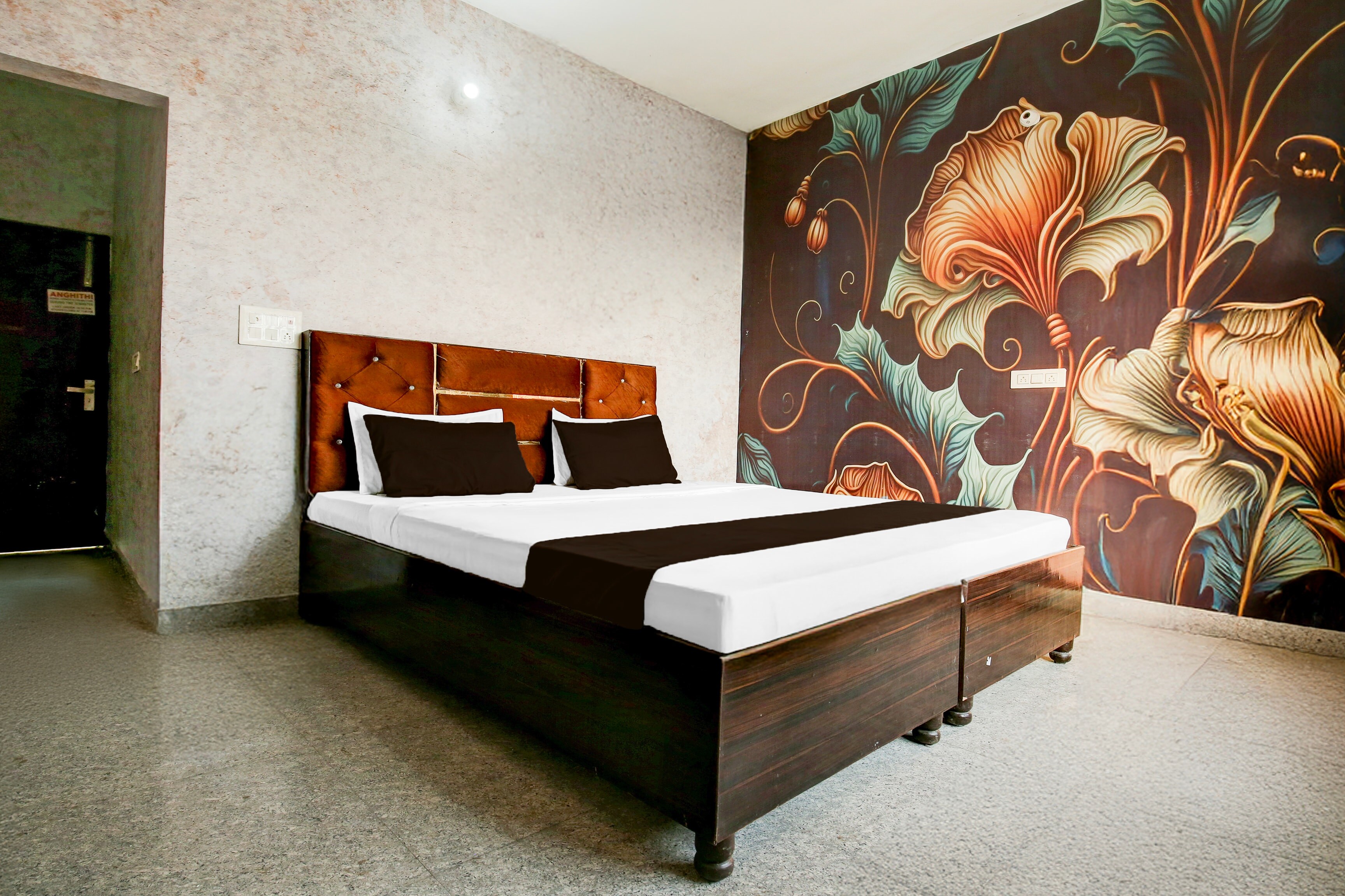 Hotel O EB Hotel - Tap to explore photos