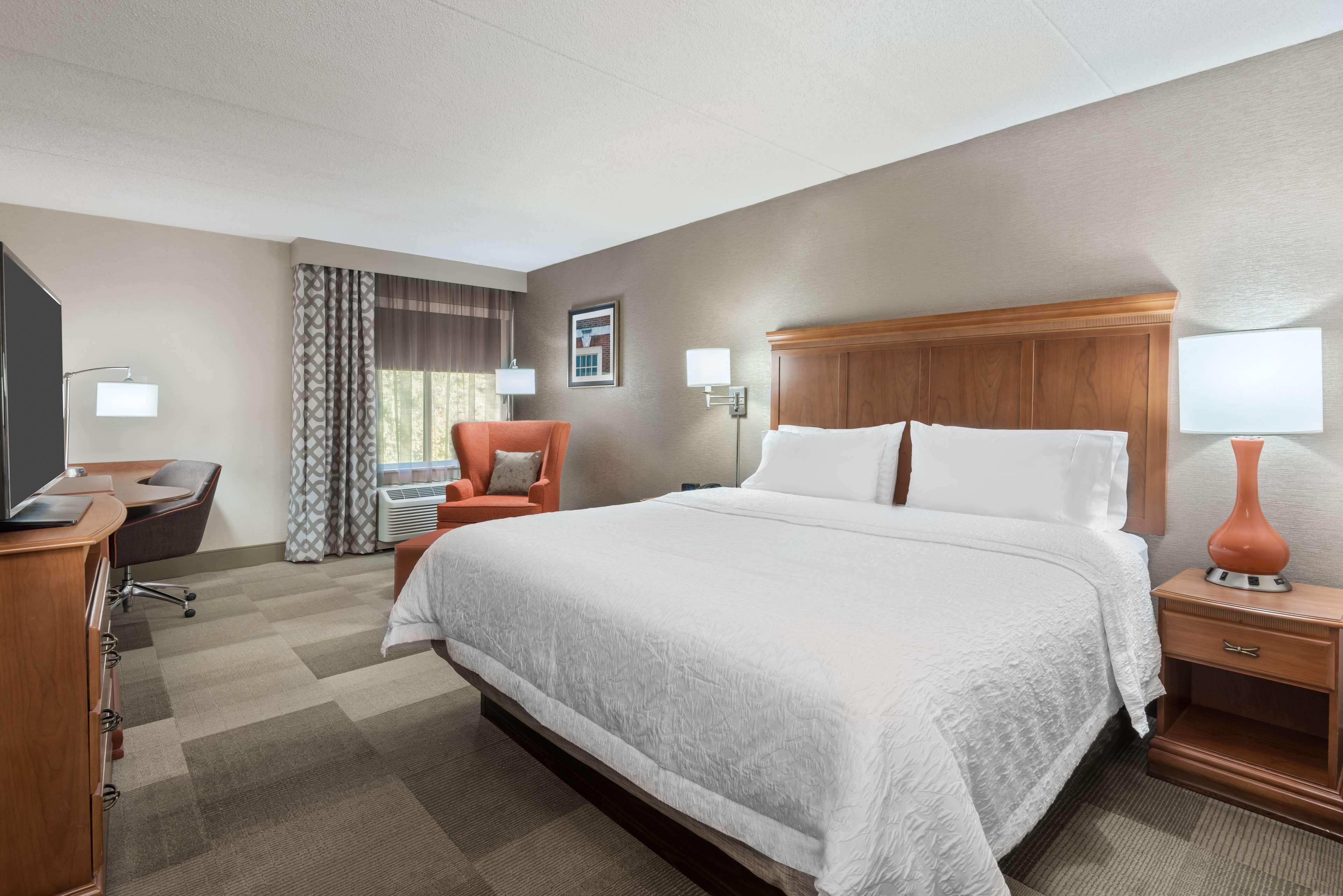 Hampton Inn Danbury - Tap to explore photos