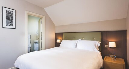 MOON VIEW RESORT Room Type - Deluxe Double Bedroom