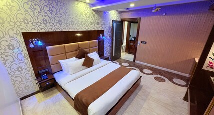 Crystal Ganga Heights  5 Min from Har Ki Pauri Room Type - Suite Room