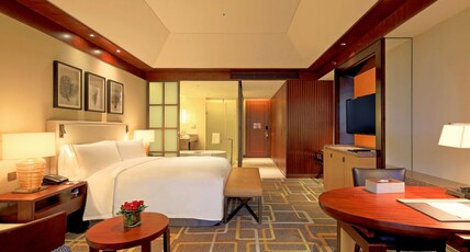 Hilton Qingdao Golden Beach Room Type - KING EXECUTIVE ROOM