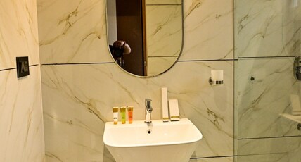 S S INTERNATIONAL Room Type - Classic Quadraple Room