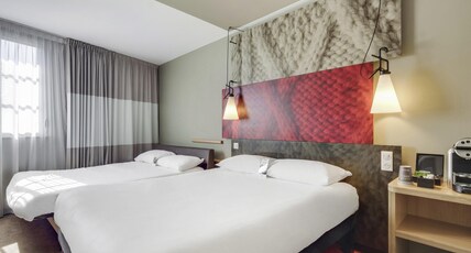 ibis Saint Germain en Laye Centre Room Type - Standard room with a double bed and a single bed