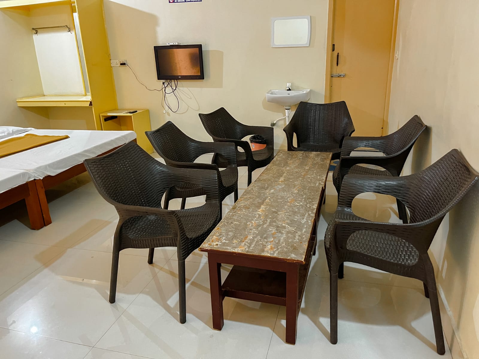 Deva Guest House - Tap to explore photos