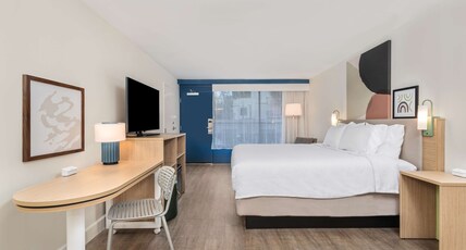 Spark by Hilton Hilton Head Island Room Type - 1 KING BED