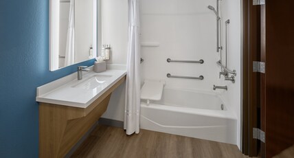 Holiday Inn Express Hotel and Suites - Odessa Room Type - 1 King Suite Mobility Accessible Transfer Shower