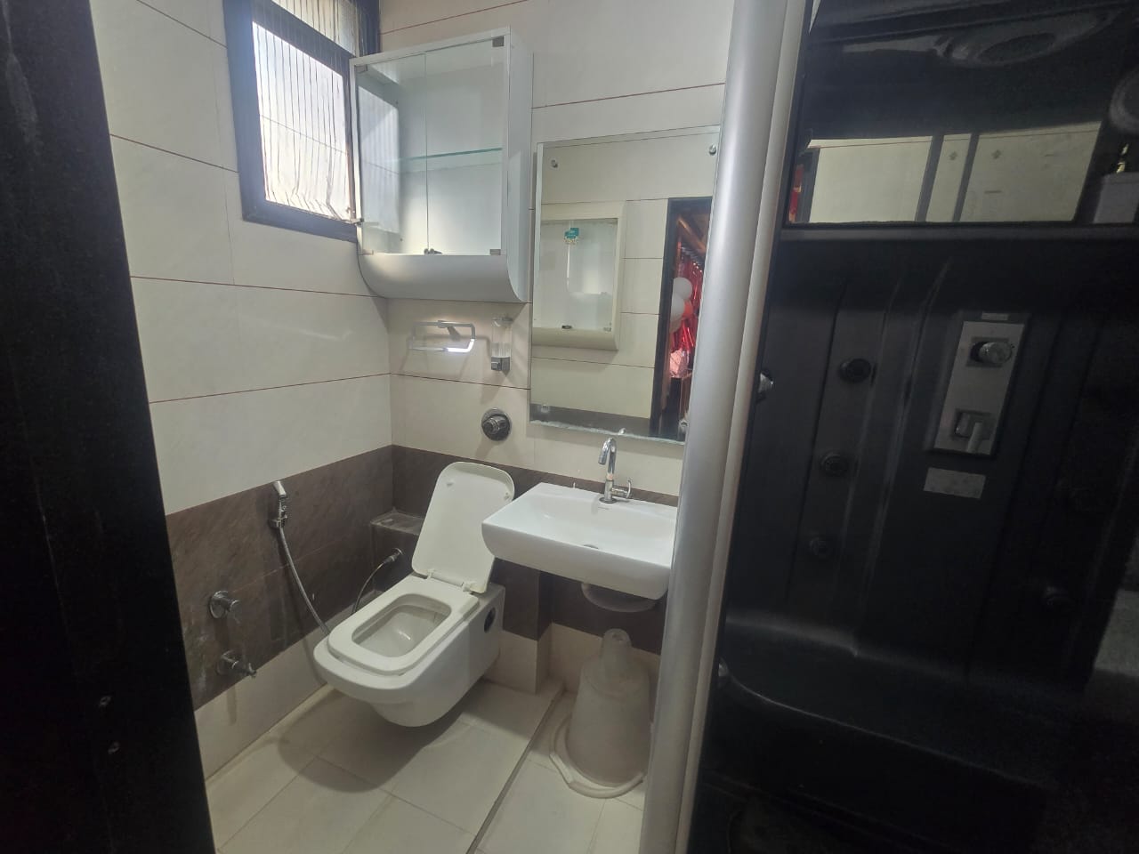 HOTEL VRAJ RACE COURSE - Tap to explore photos