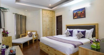 Hotel SunGrace Room Type - Deluxe Room with Work Desk