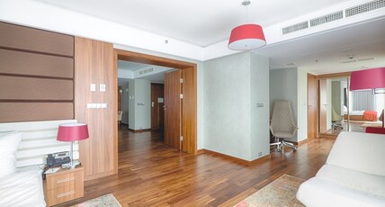 Holiday Inn KRAKOW CITY CENTRE Room Type - 1 Bedroom Suite Dining