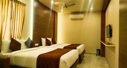 SKB Hotels Room Type - DELUXE FOUR BED AC