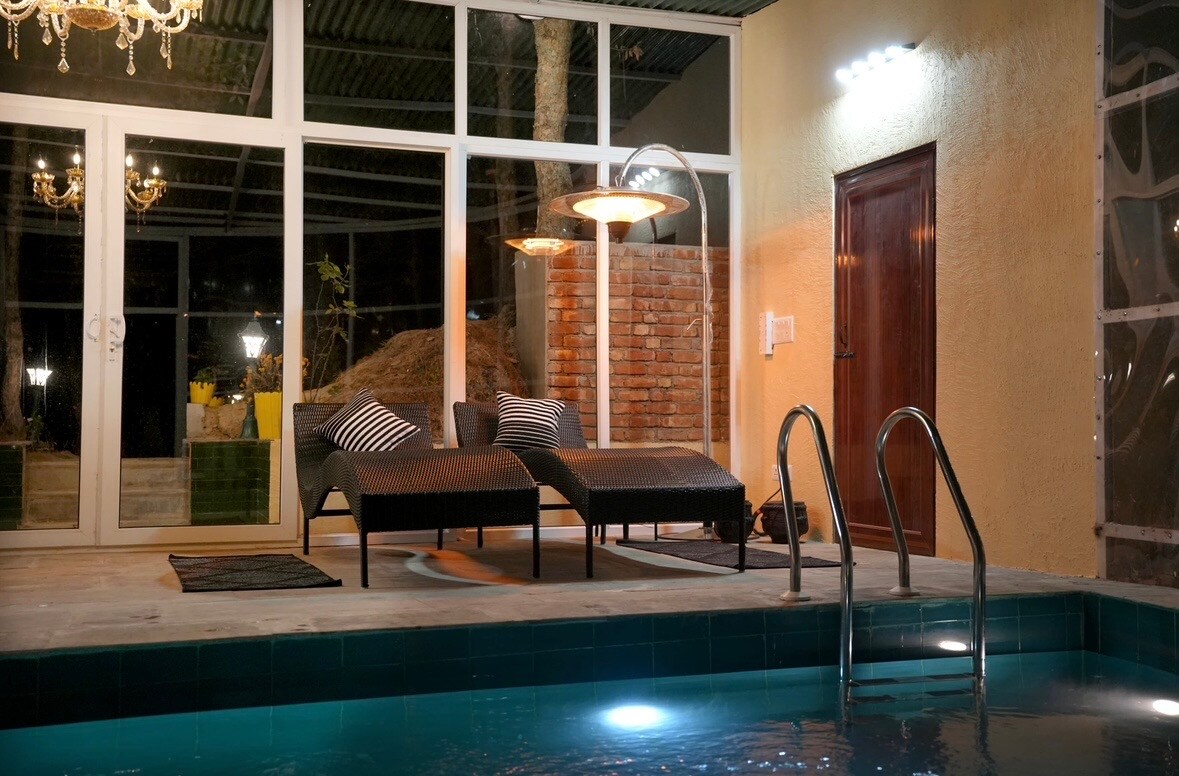 Lux Tents in Majkhali w Pool: Tarumarg (C&D) - Tap to explore photos