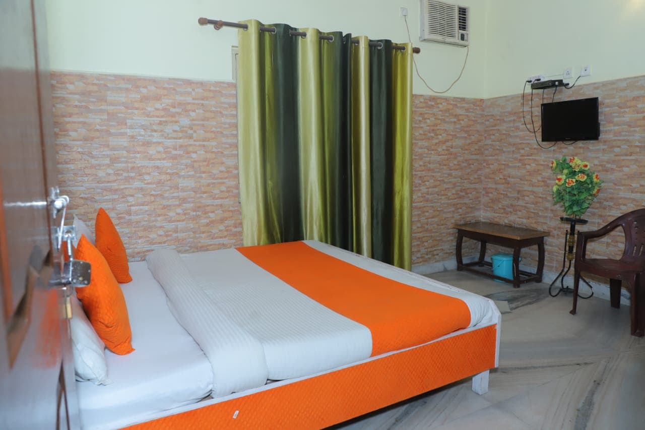 Hotel Chandreshwar - Tap to explore photos