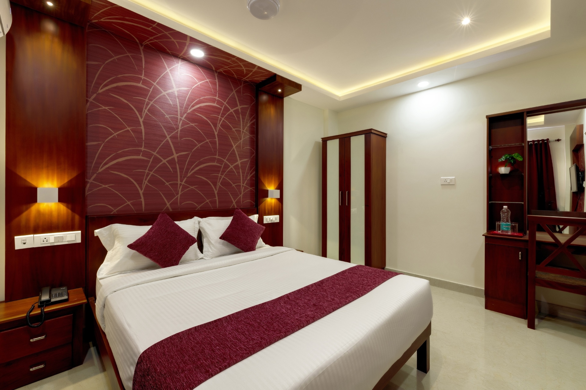 Hotel Burooj - Tap to explore photos