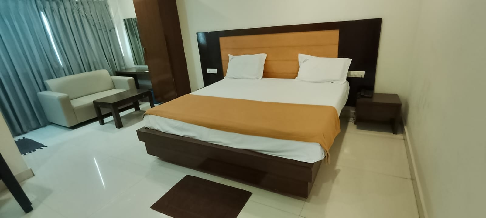 Hotel Samrat - Tap to explore photos