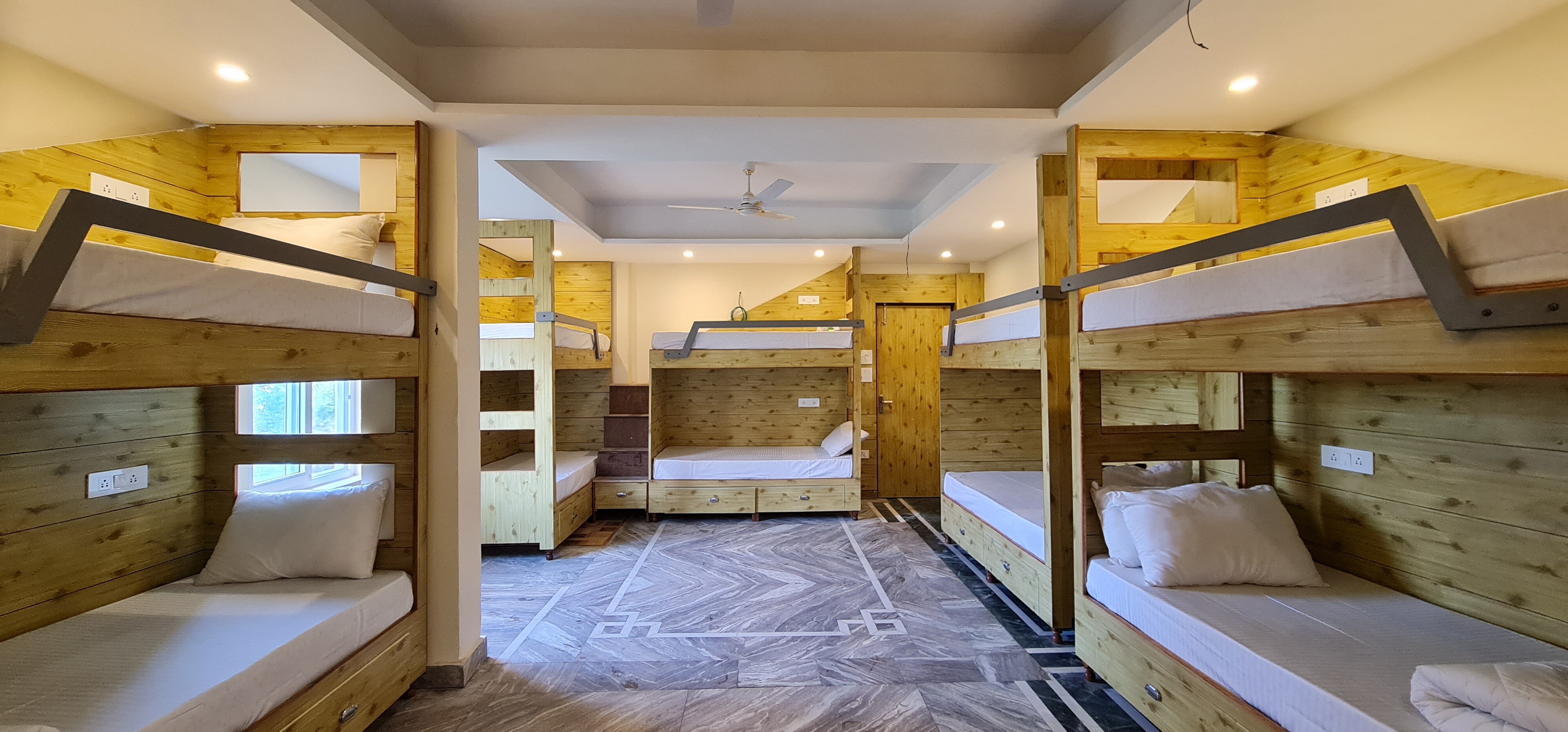 Hotel Samdupling Himalayan Brothers - Tap to explore photos