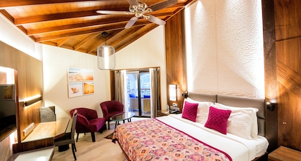 Kenilworth Resort & Spa Room Type - Premiere Club Room with Balcony and Executive Lounge Access Kenilworth Resort & Spa Room Type - Premiere Club Room with Balcony and Executive Lounge Access