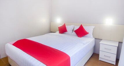 Hotel O iBC36 Business Stay Room Type - Deluxe Double