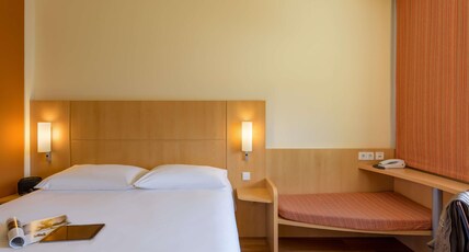 IBIS STUTTGART AIRPORT MESSE Room Type - STANDARD ROOM WITH 1 DOUBLE BED