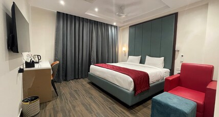 Hotel Silver Cle Hitech City Room Type - Deluxe Double Room